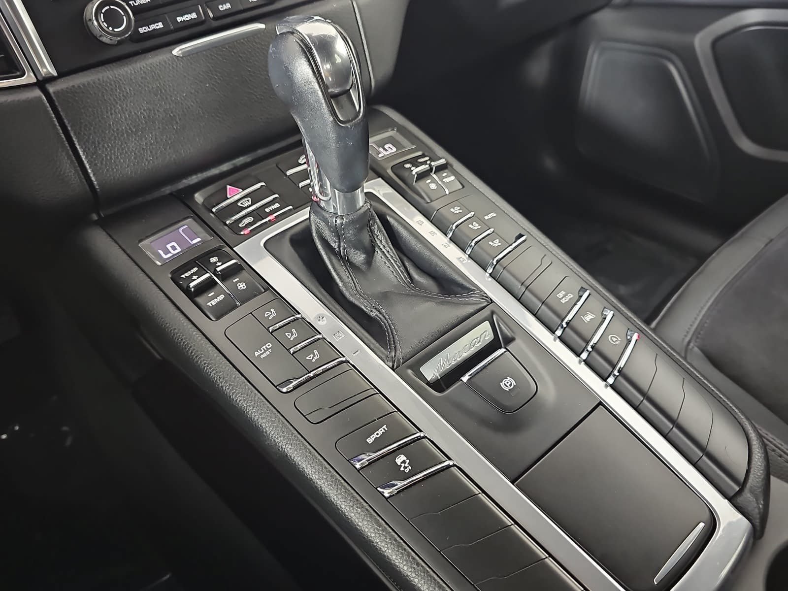 Used 2018 Silver Porsche  image 23