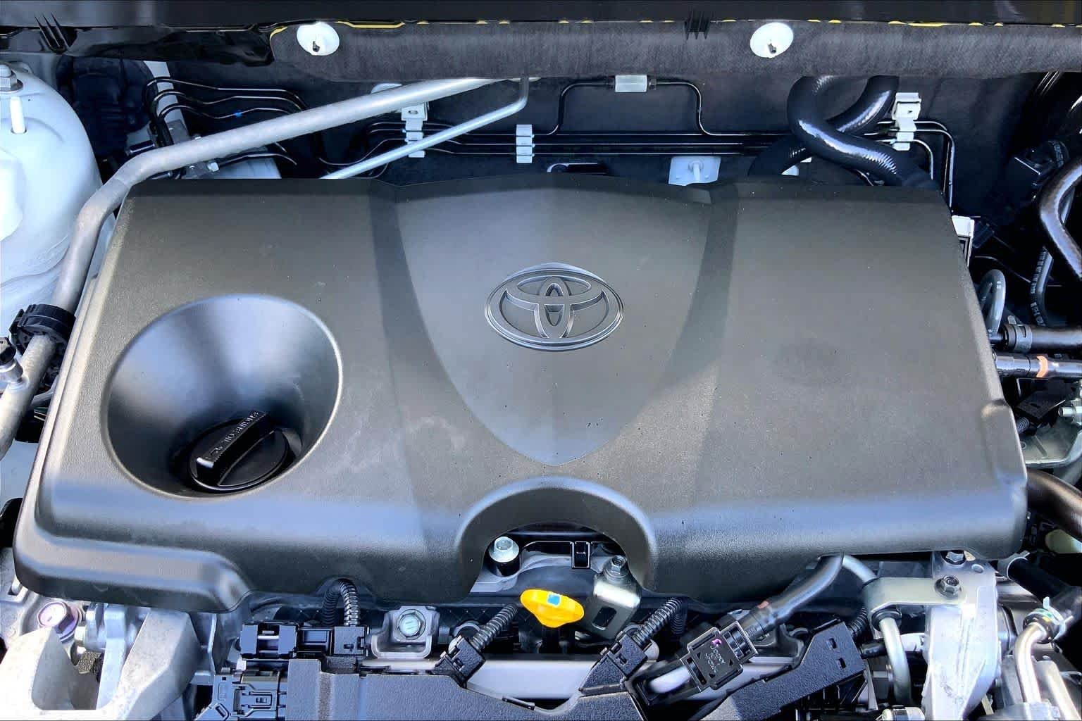 Used 2019 Super White Toyota LE image 32