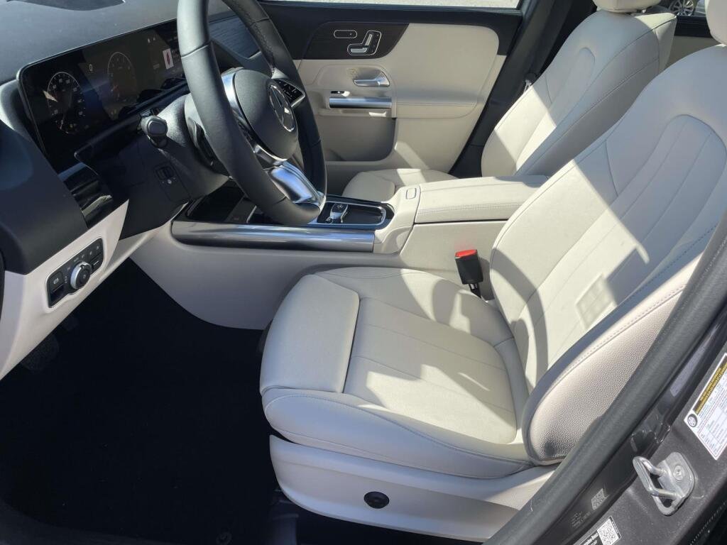 New 2026 Mountain Grey Metallic Mercedes-Benz GLA 250 image 15