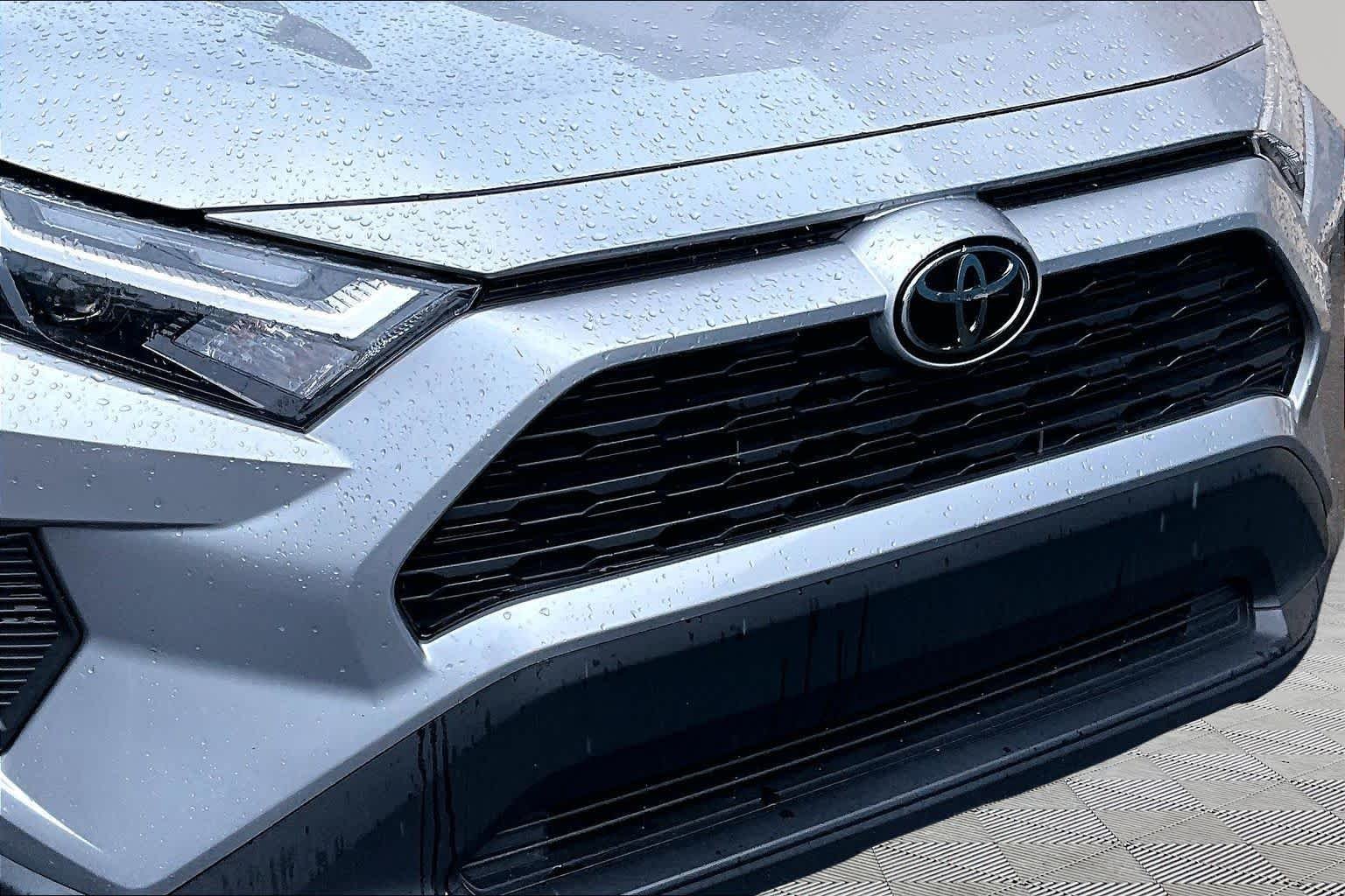 Used 2025 Silver Sky Metallic Toyota XLE image 30