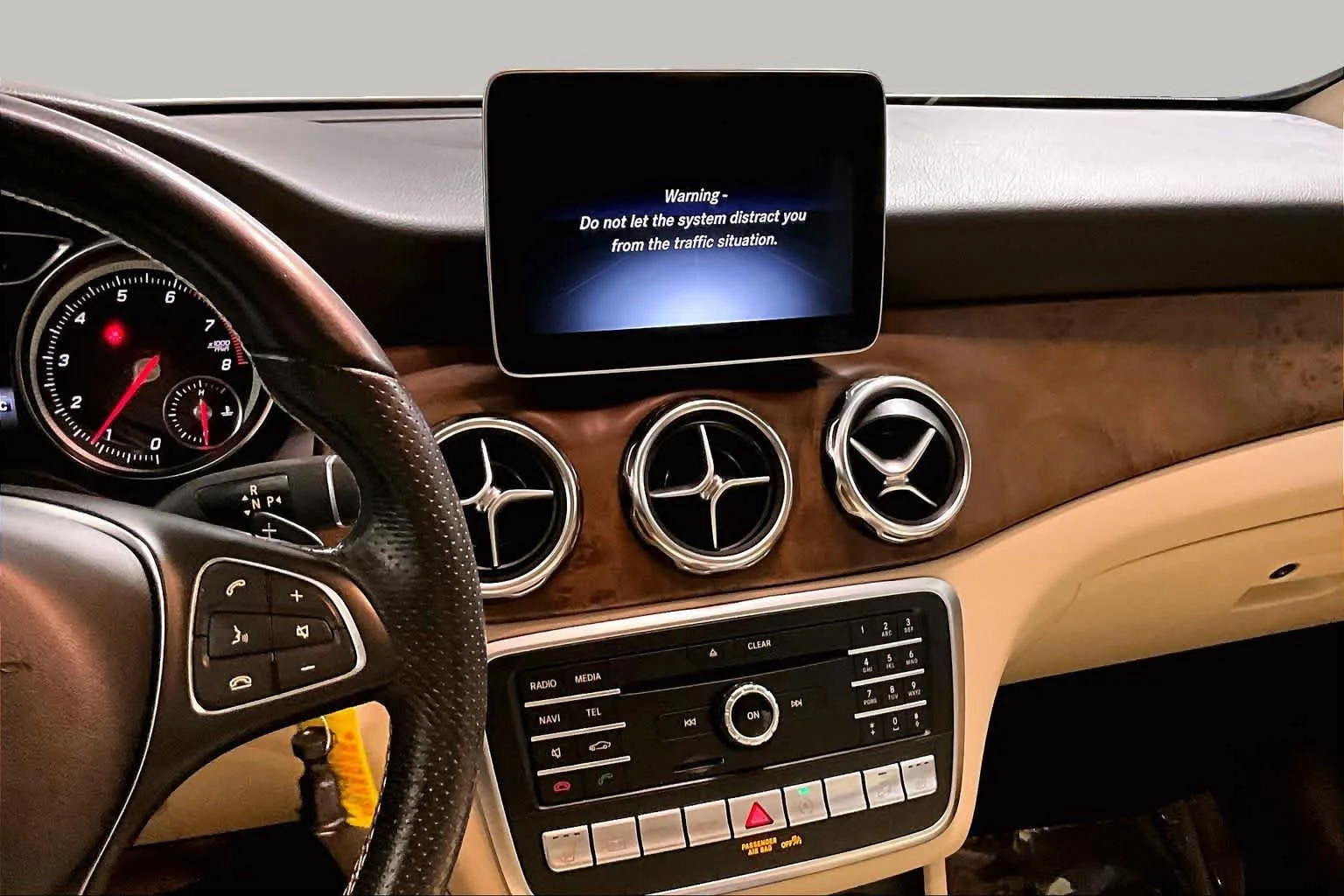Used 2019 Polar White Mercedes-Benz GLA 250 image 7