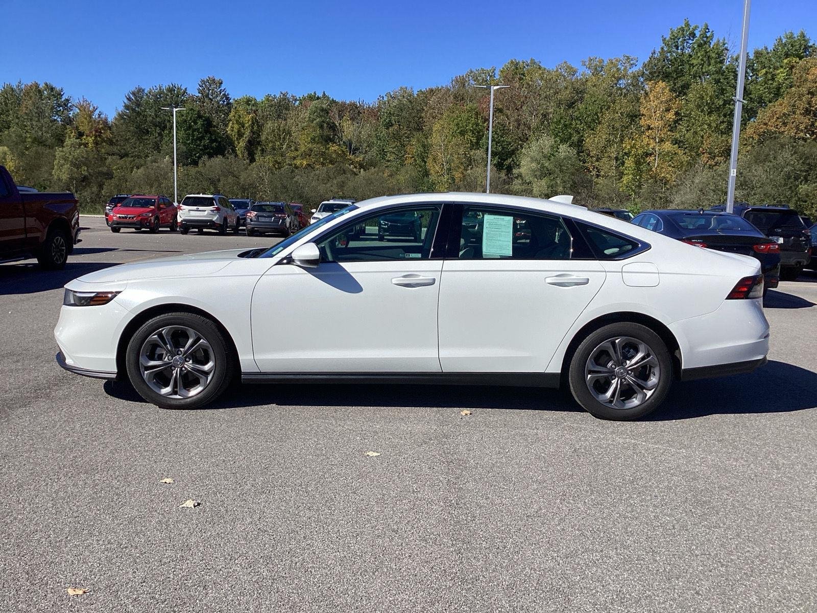 Used 2024 Platinum White Pearl Honda EX image 4