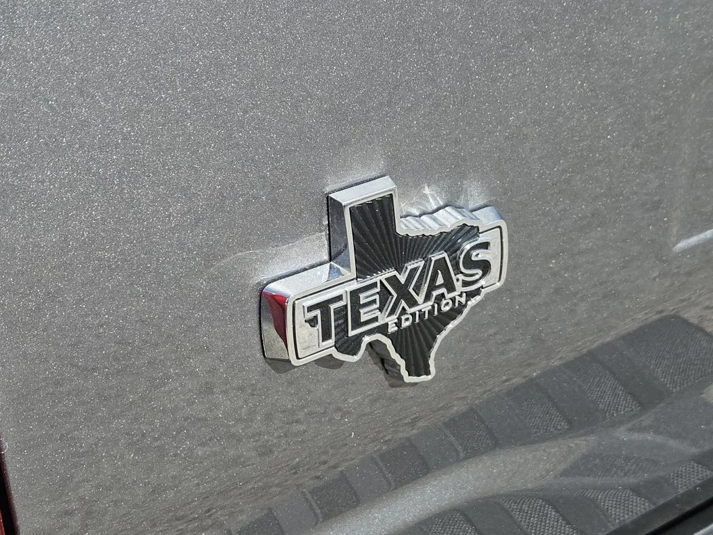 New 2026 Carbonized Gray Metallic Ford XLT image 10