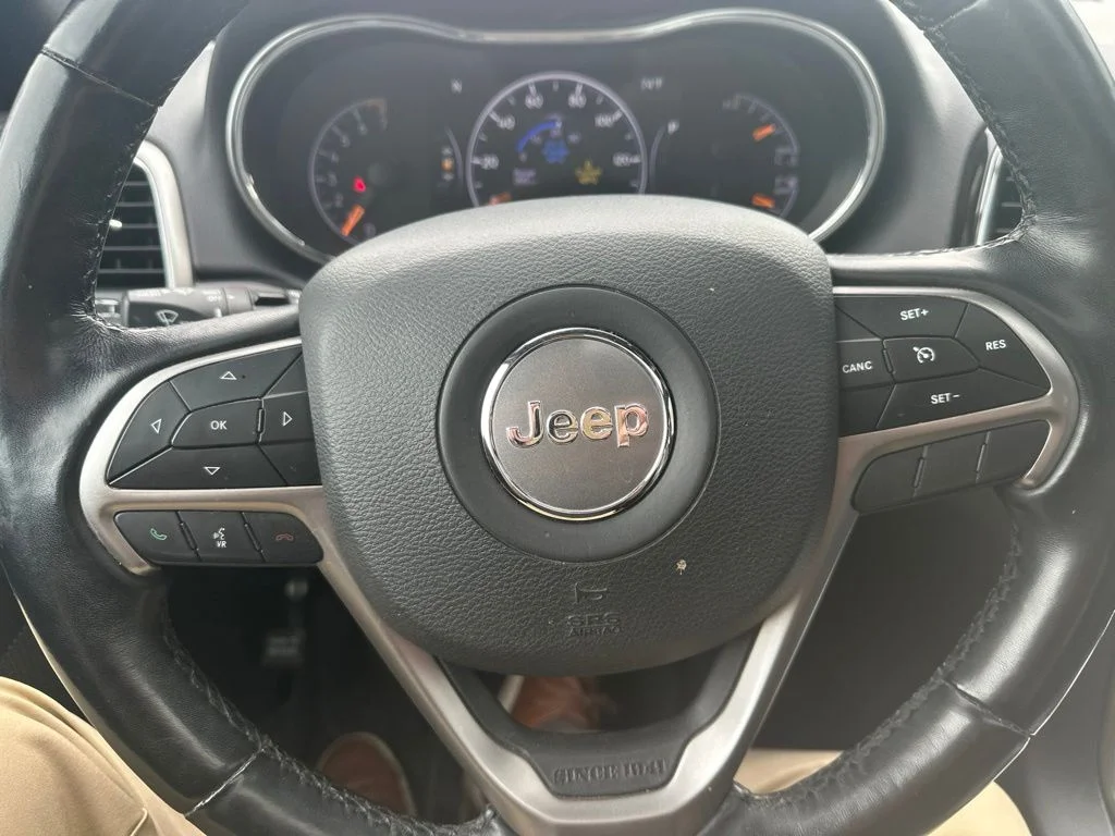 Used 2021 Silver Jeep Limited image 11