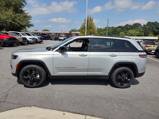Used 2025 Silver Jeep Limited image 4