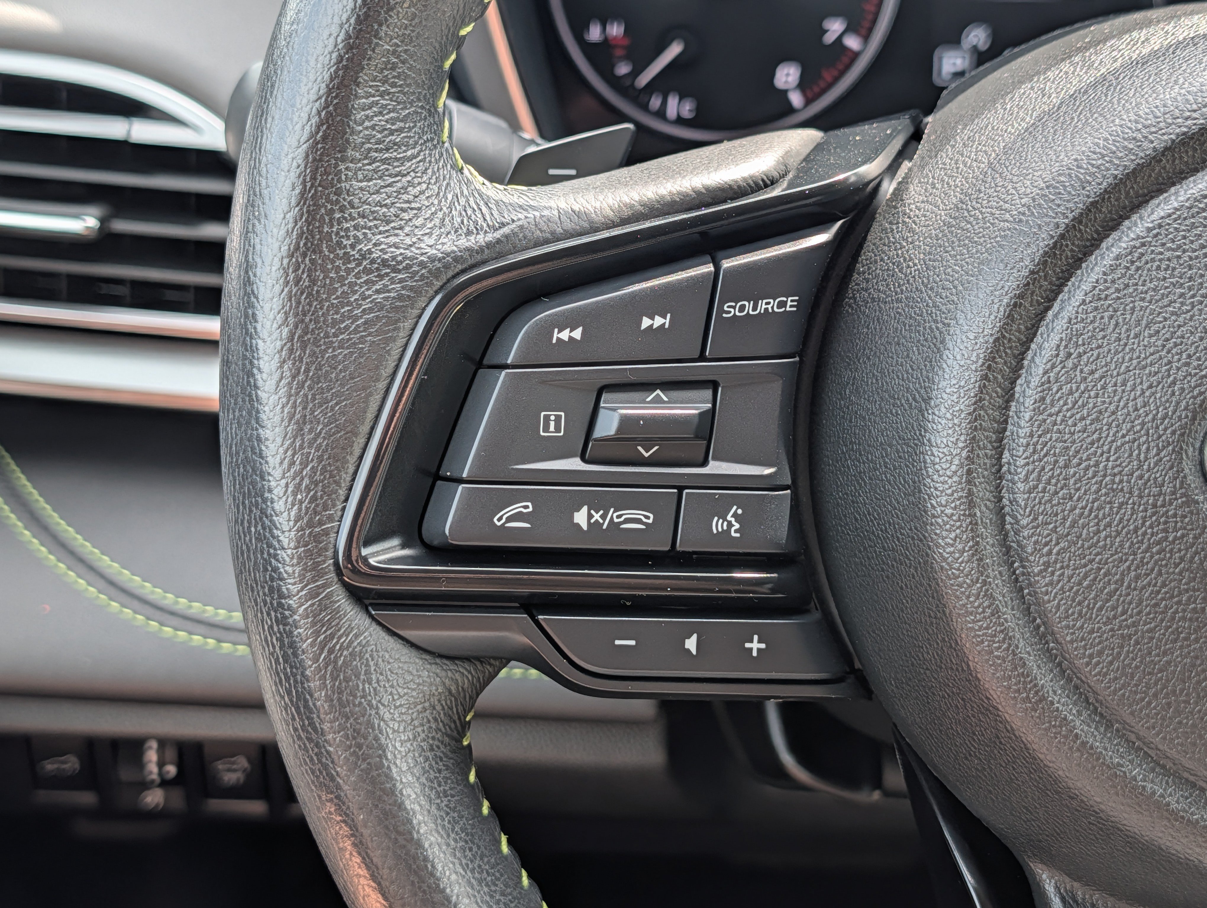 Used 2025 Crystal Black Silica Subaru Onyx Edition image 31