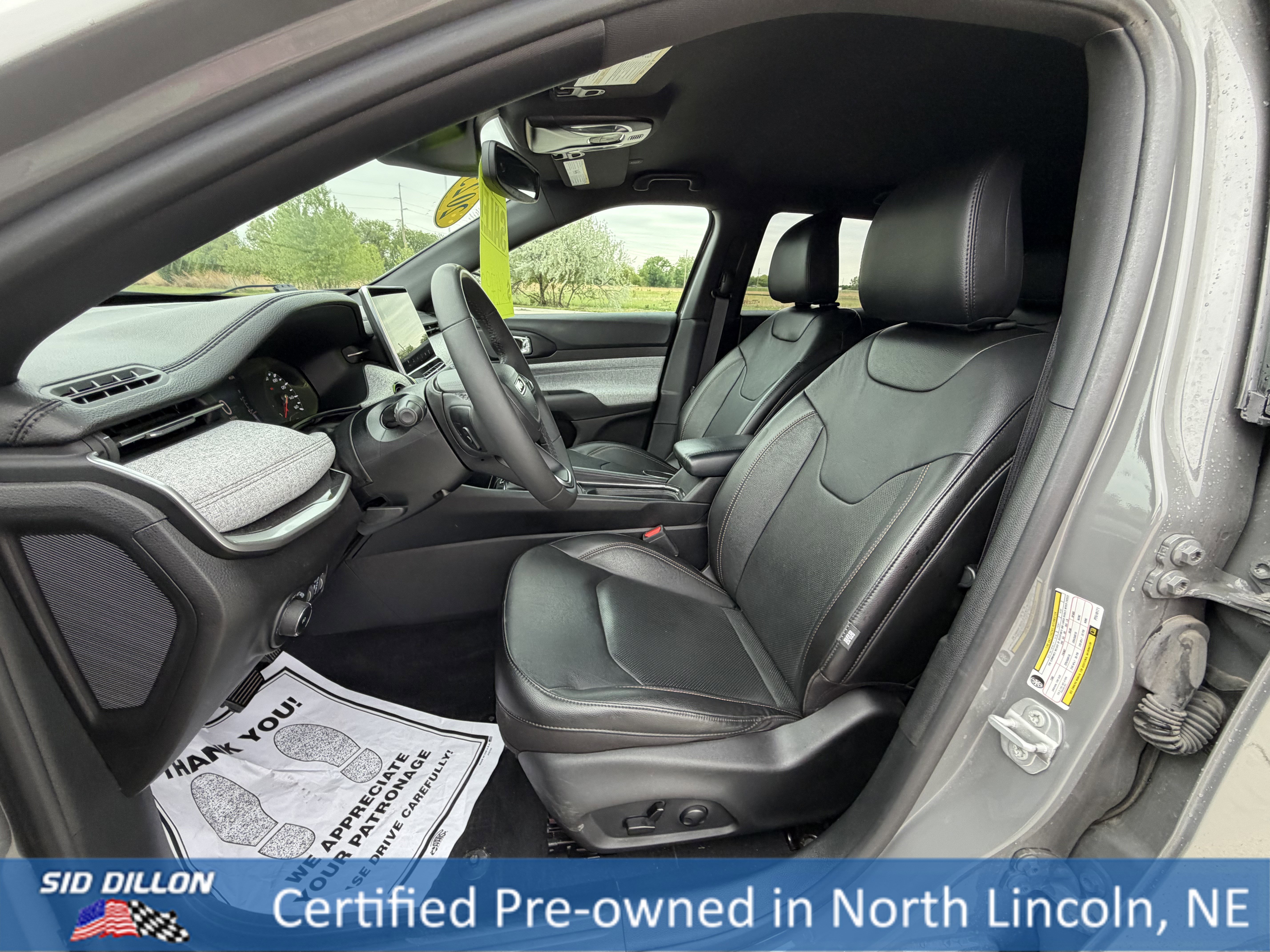 Used 2023 Sting-Gray Clearcoat Jeep Latitude Lux image 20
