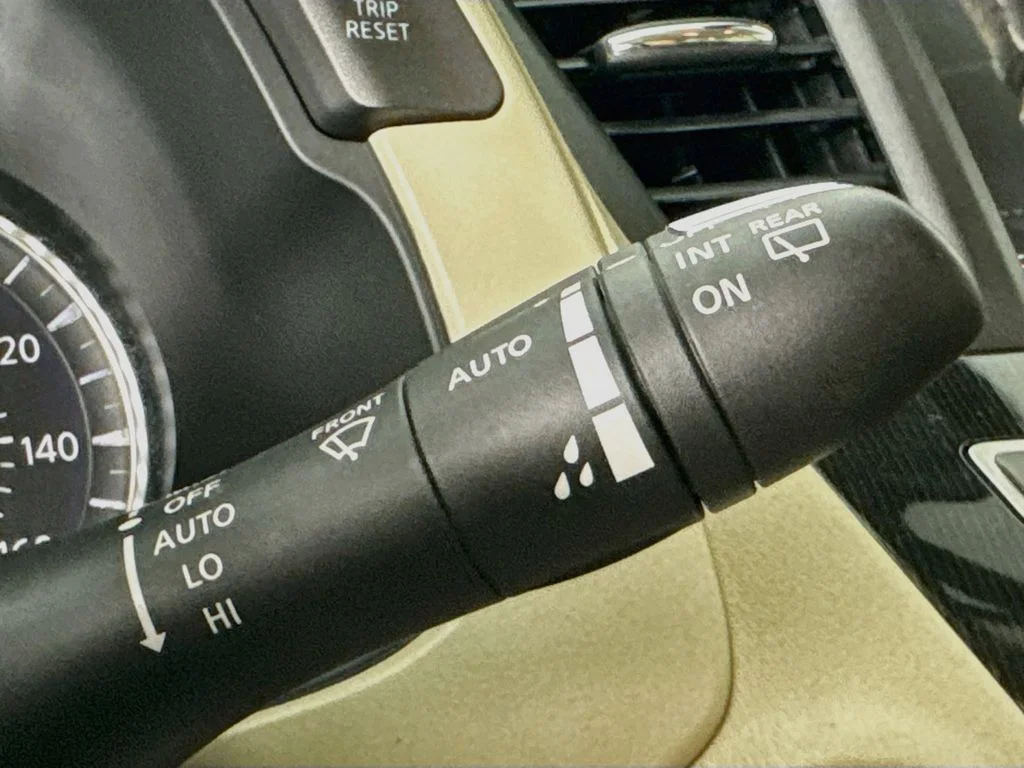 Used 2019 Majestic White INFINITI LUXE image 15