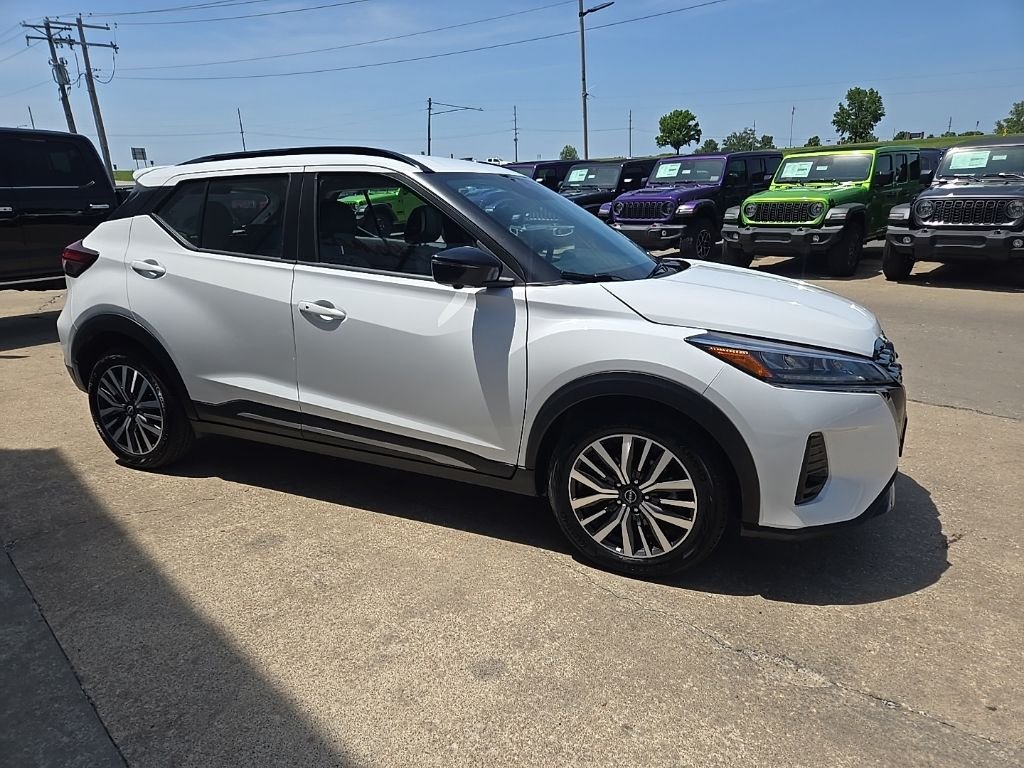 Used 2024 White Nissan SR image 14