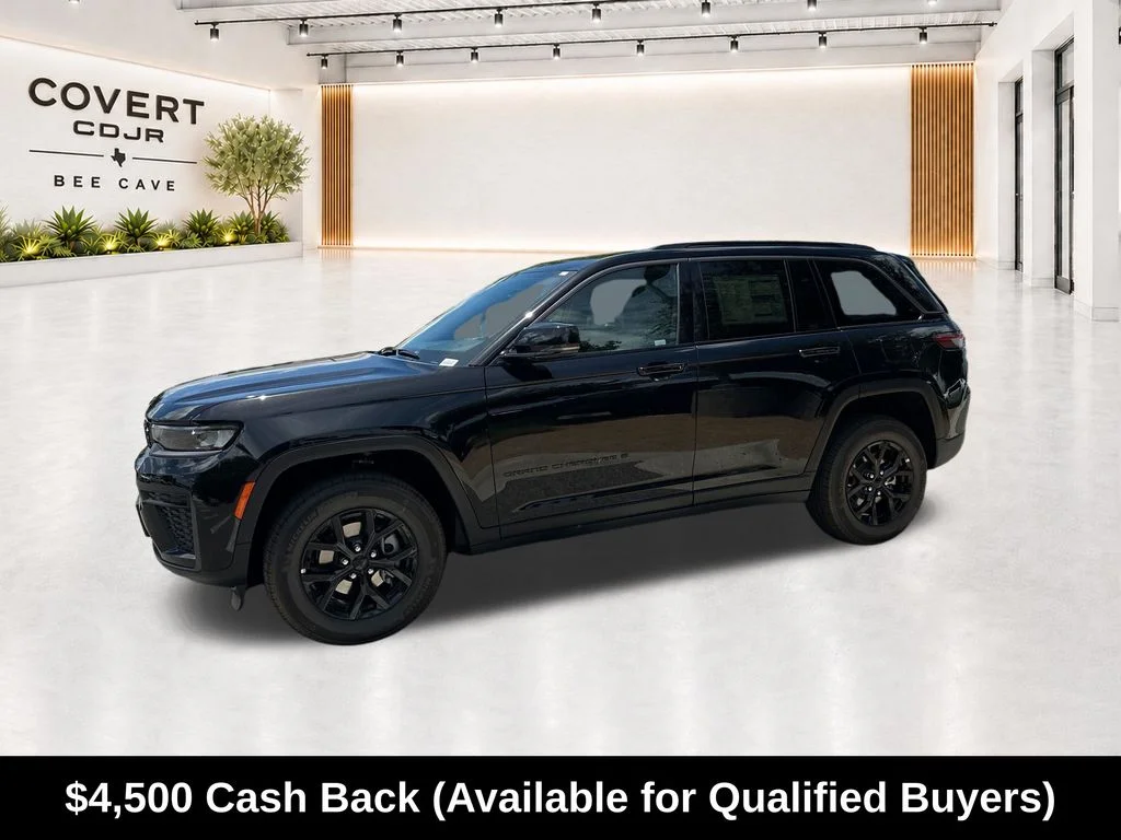 New 2026 Diamond Black Crystal Pearl-Coat Exterior Paint Jeep Laredo Altitude image 5