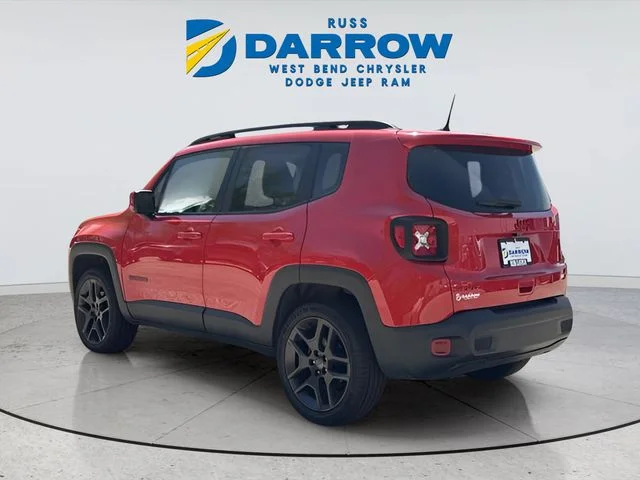 Used 2022 Red Jeep Latitude image 3