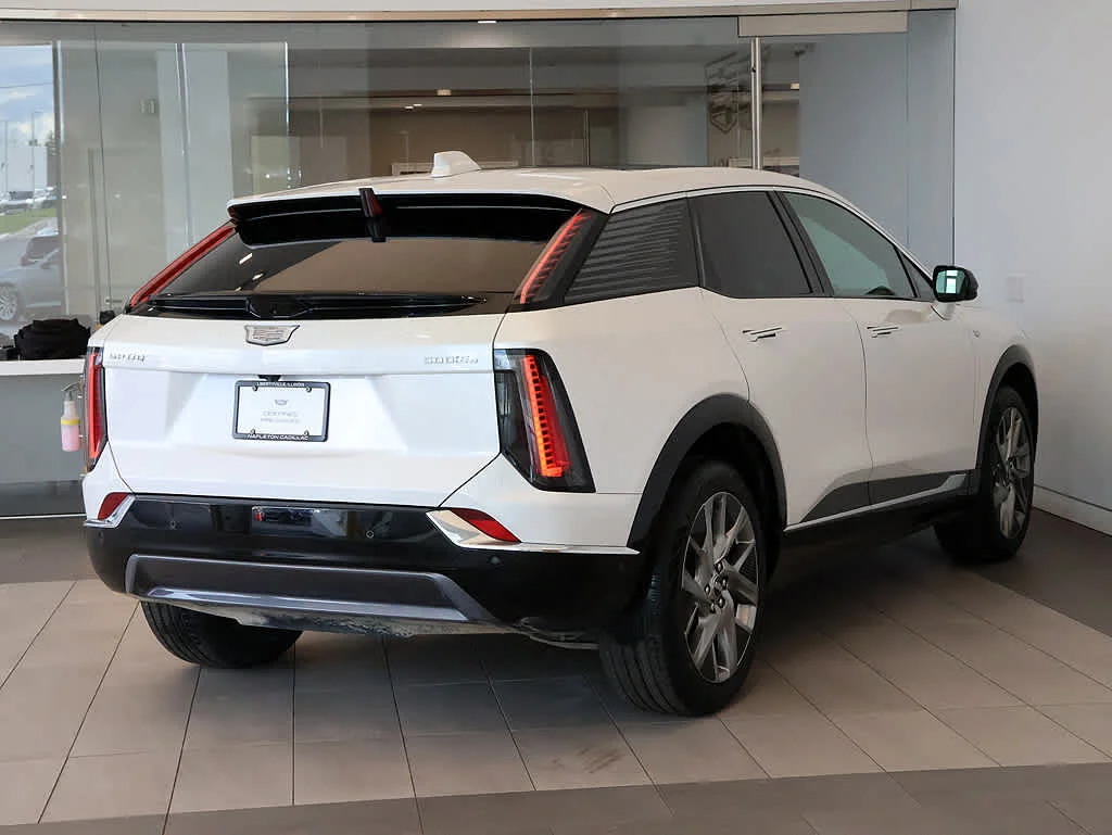 Used 2025 Crystal White Tricoat Cadillac Luxury 2 image 5