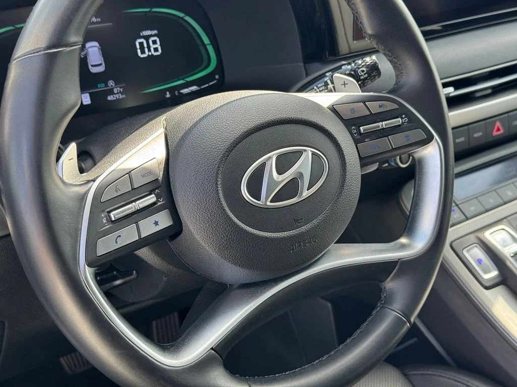 Used 2024 White Hyundai SEL image 17