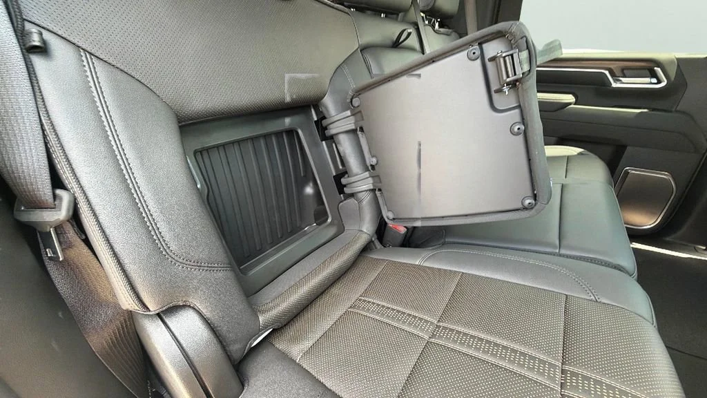 Used 2024 Summit White Chevrolet High Country image 30