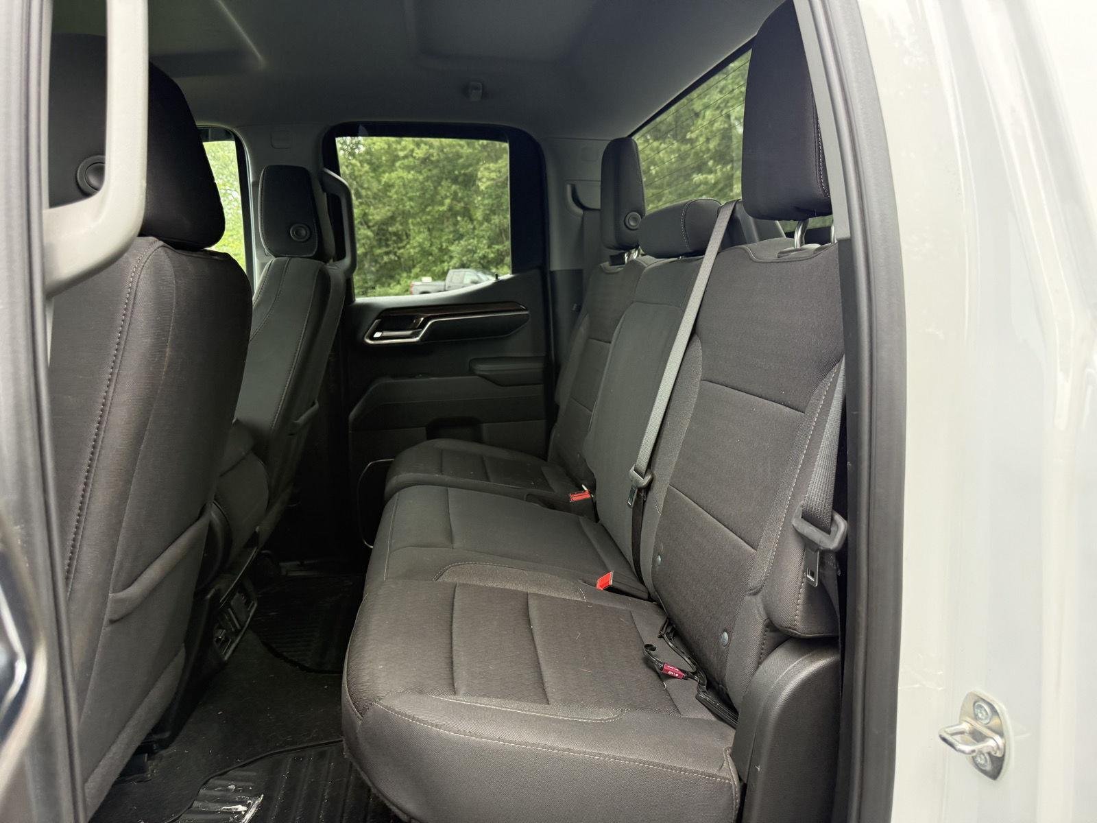 Used 2024 Summit White Chevrolet LT image 7