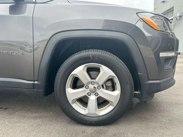 Used 2018 Gray Jeep Latitude image 12