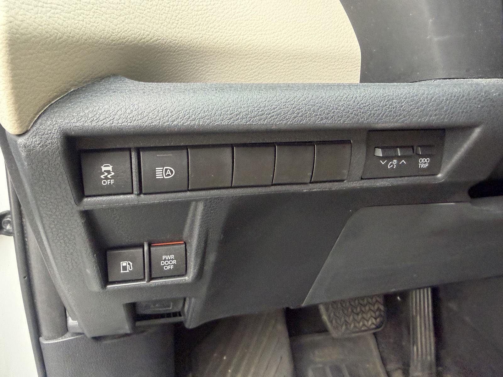 Used 2021 Blizzard Pearl Toyota XLE image 33