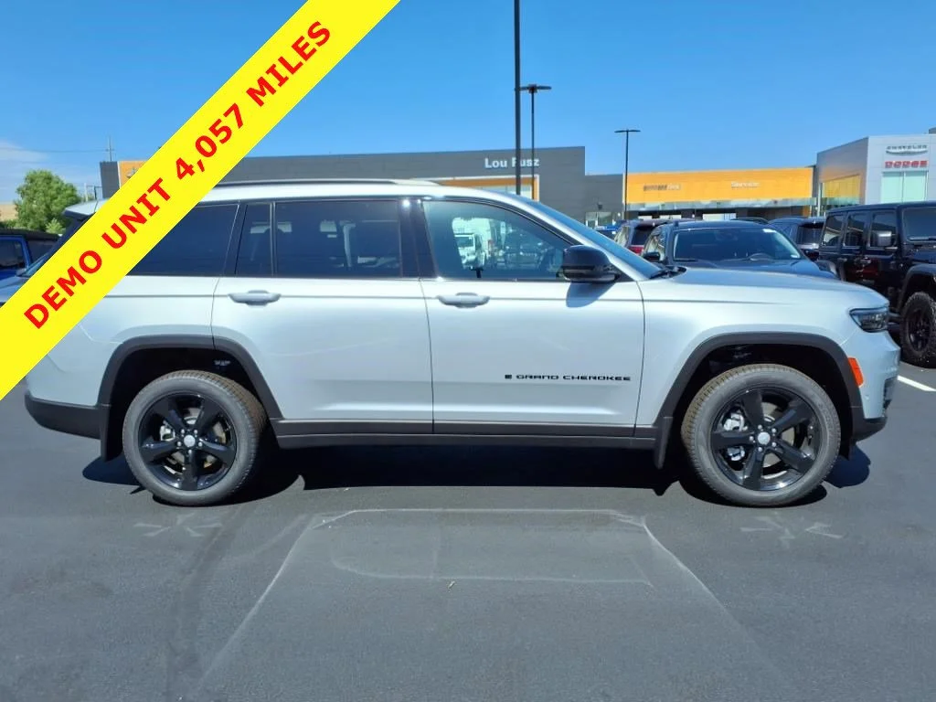 New 2025 Silver Zynith Exterior Paint Jeep Limited image 20
