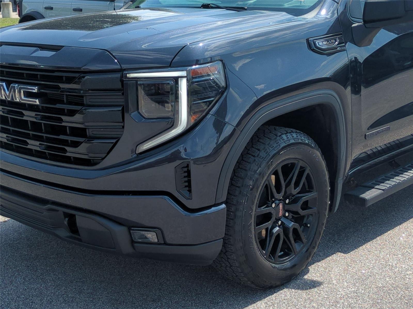 Used 2024 Onyx Black GMC Elevation image 9