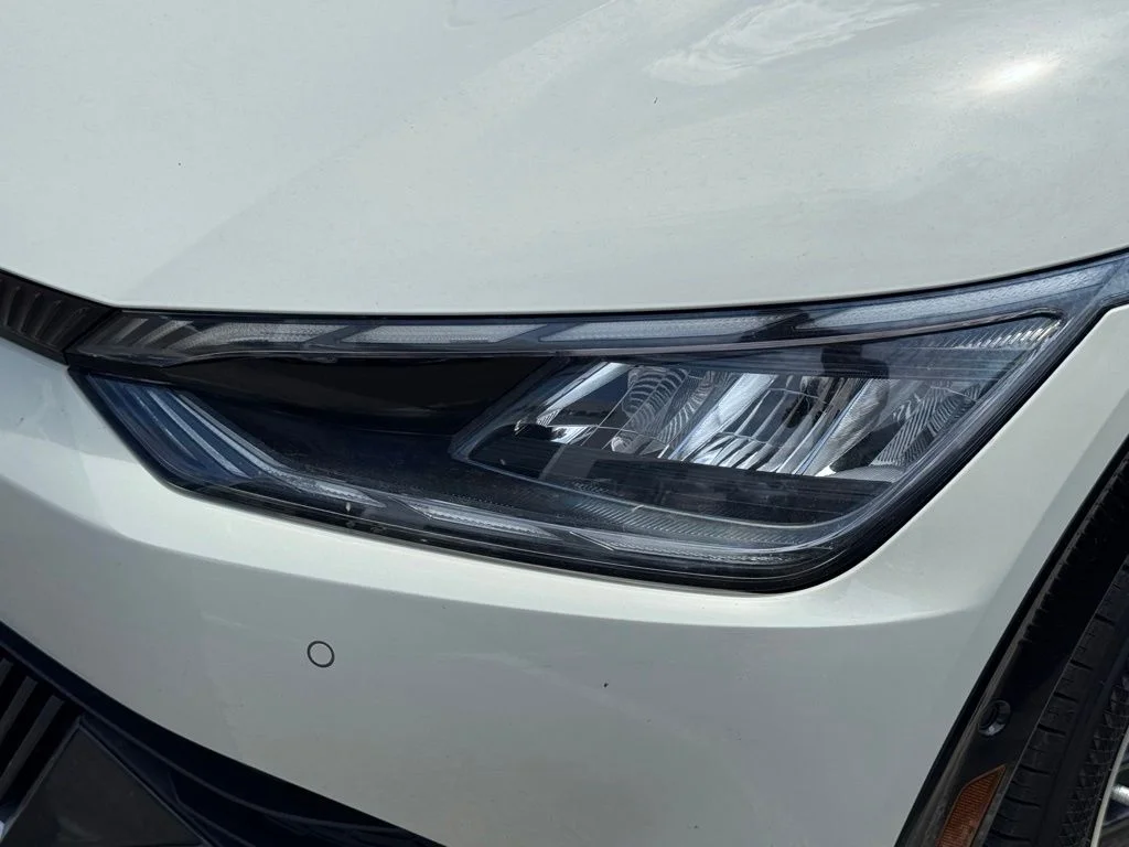 Used 2023 White Kia Wind image 6