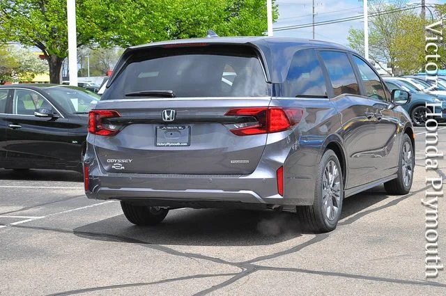 New 2026 Modern Steel Metallic Honda Touring image 3
