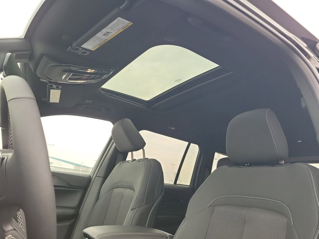 New 2026 Diamond Black Crystal Pearlcoat Jeep Laredo X image 18