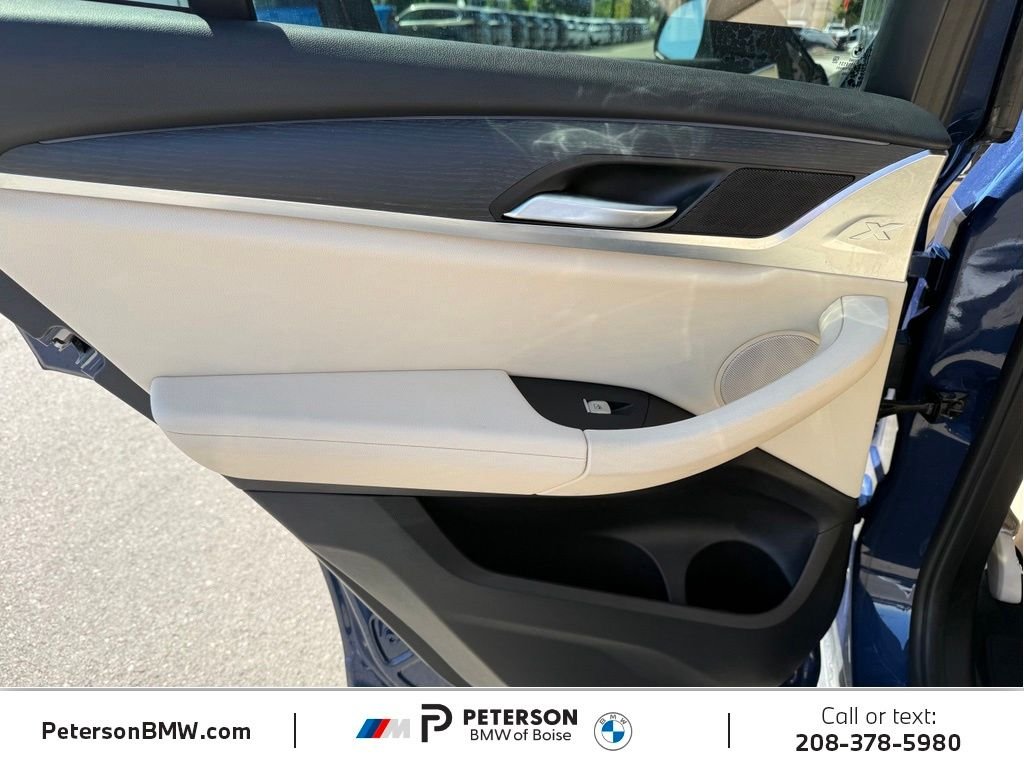 Used 2022 Blue BMW xDrive30i image 18