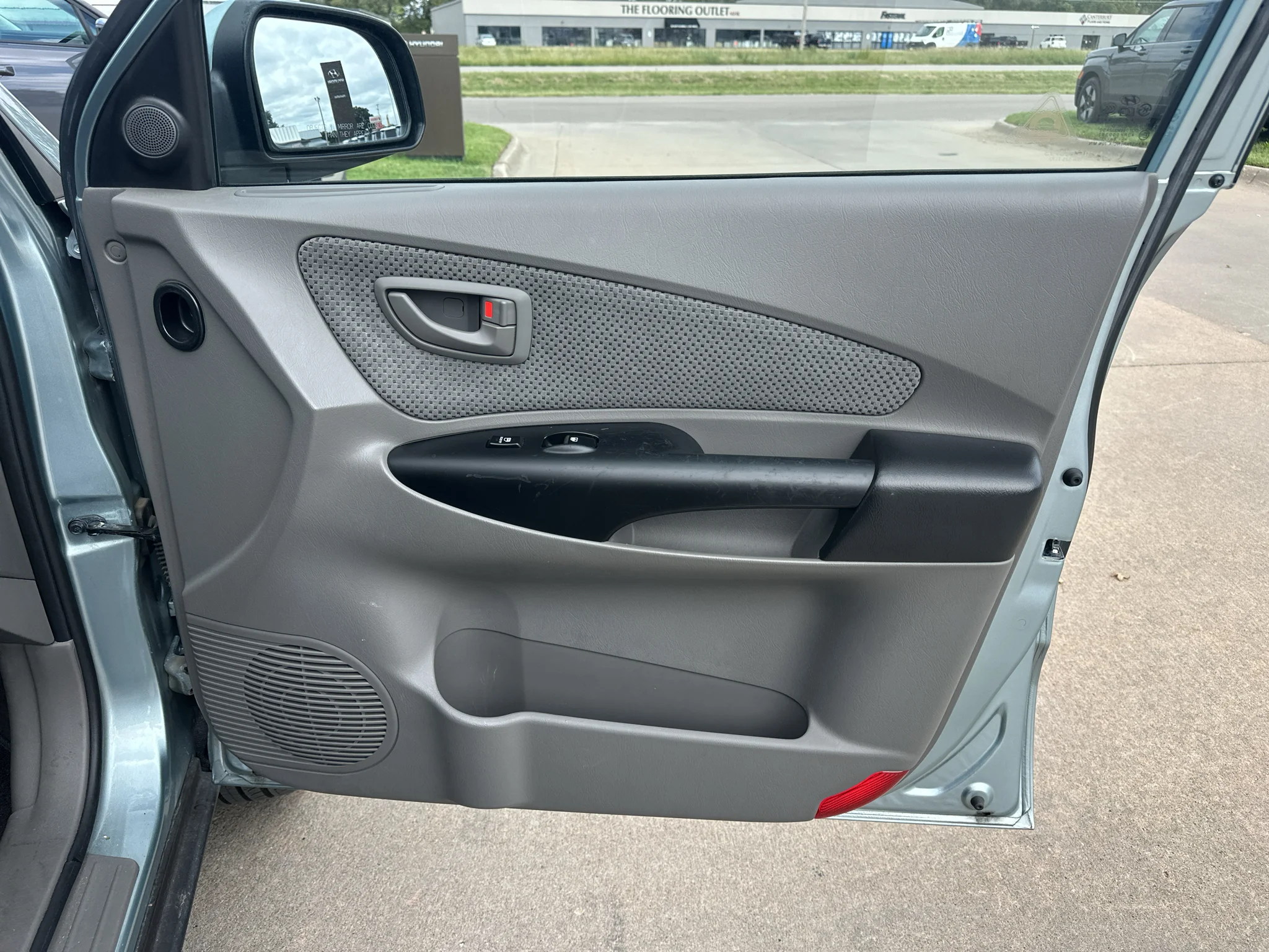 Used 2009 Desert Sage Metallic Hyundai SE image 25