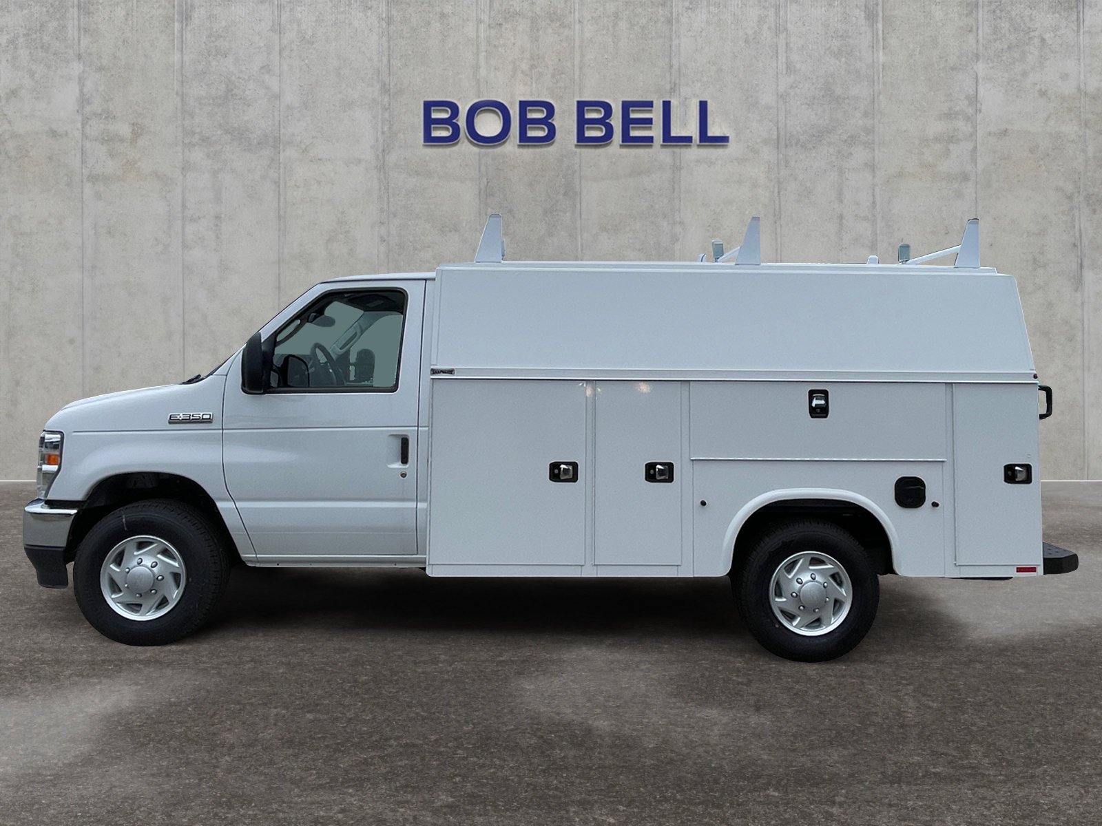 New 2027 Oxford White Ford E-350 SRW image 2