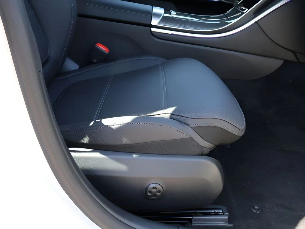 New 2026 Polar White Mercedes-Benz C 300 image 10