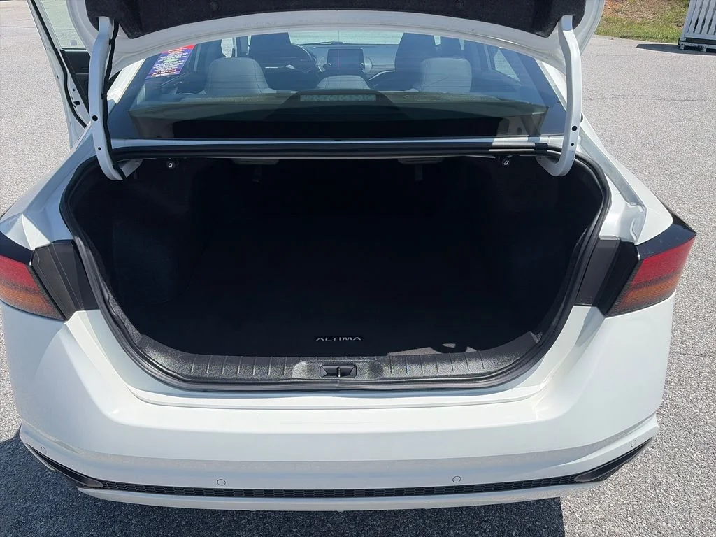Used 2025 White Nissan 2.5 SV image 22