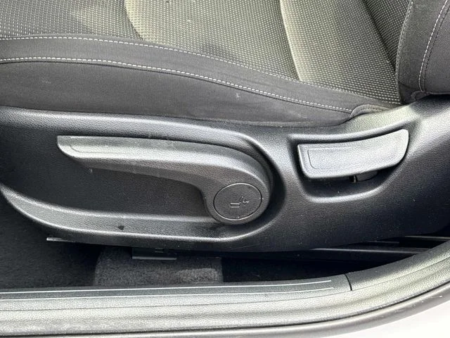 Used 2019 Silver Kia LXS image 27