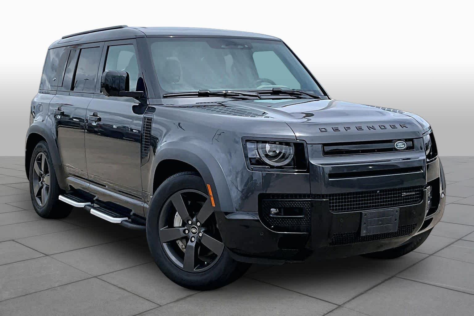 Used 2023 Eiger Grey Metallic Land Rover X-Dynamic SE image 3