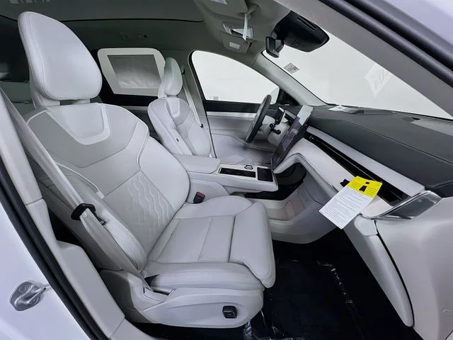 2025 Volvo EX90 Plus - Photo 20