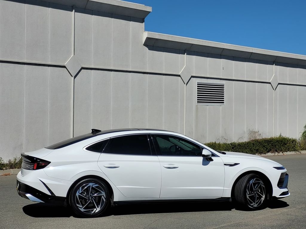 Used 2024 White Hyundai SEL image 3