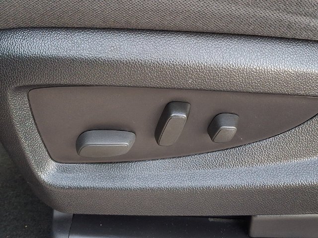 Used 2014 Silver Chevrolet LT image 27