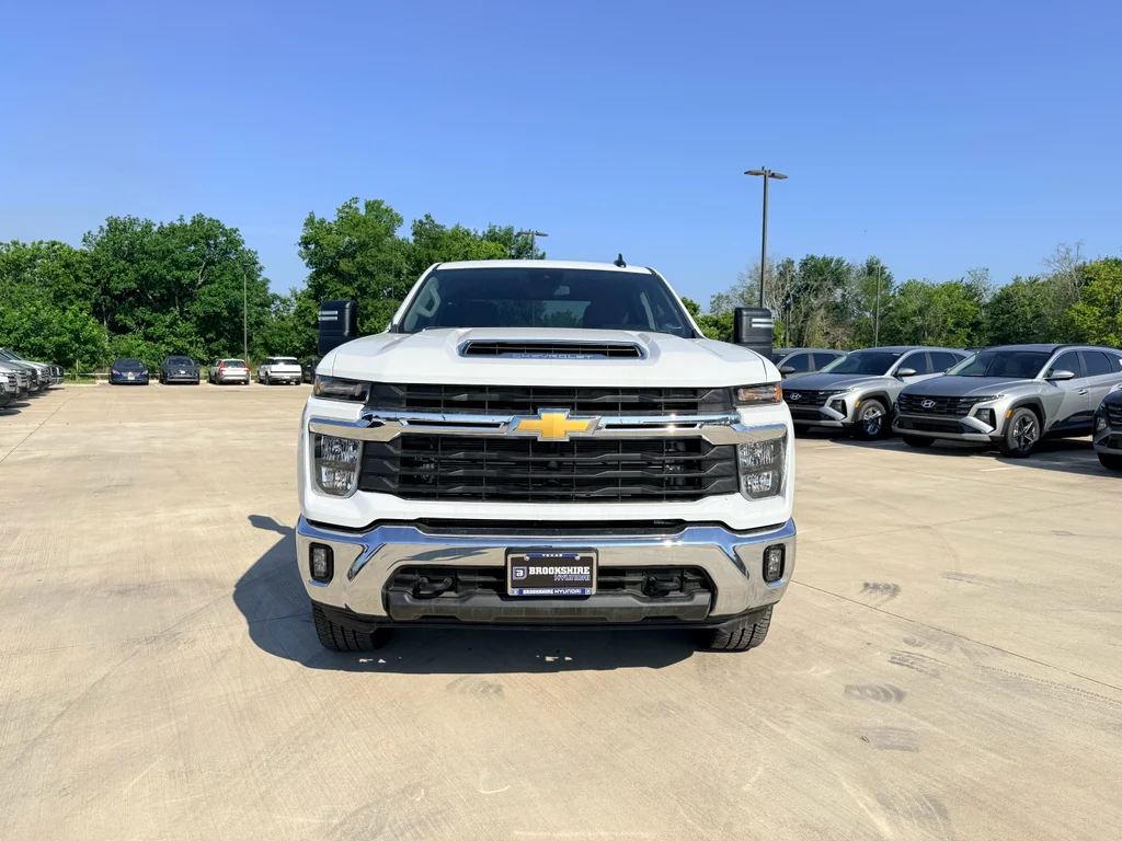 Used 2025 Summit White Chevrolet LT image 2