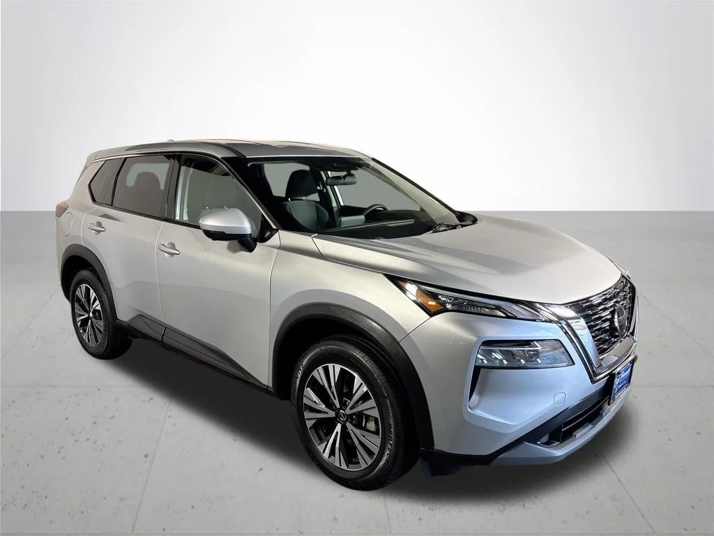 Used 2021 Silver Nissan SV image 4