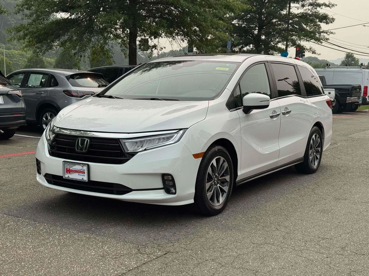 Used 2023 Platinum White Pearl Honda EX-L image 3