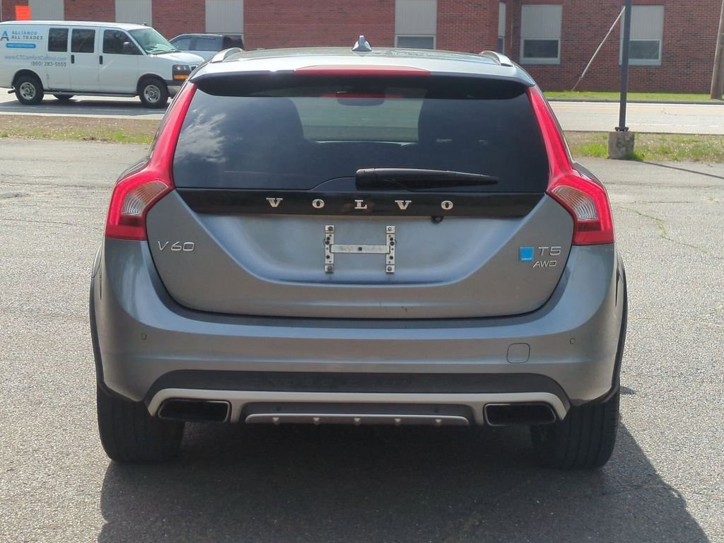 Used 2016 Gray Volvo T5 image 5