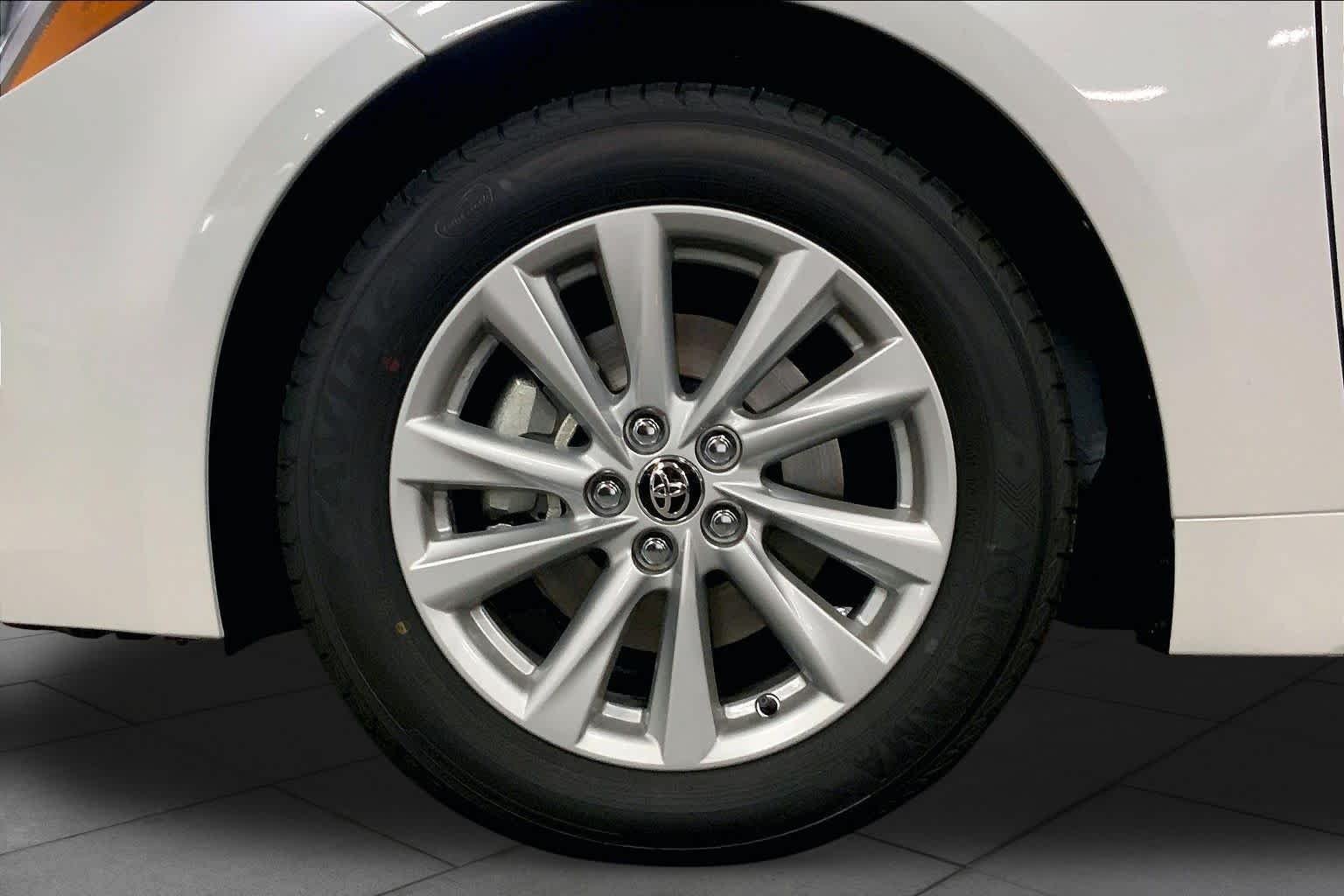 New 2026 Wind Chill Pearl Toyota SE image 11