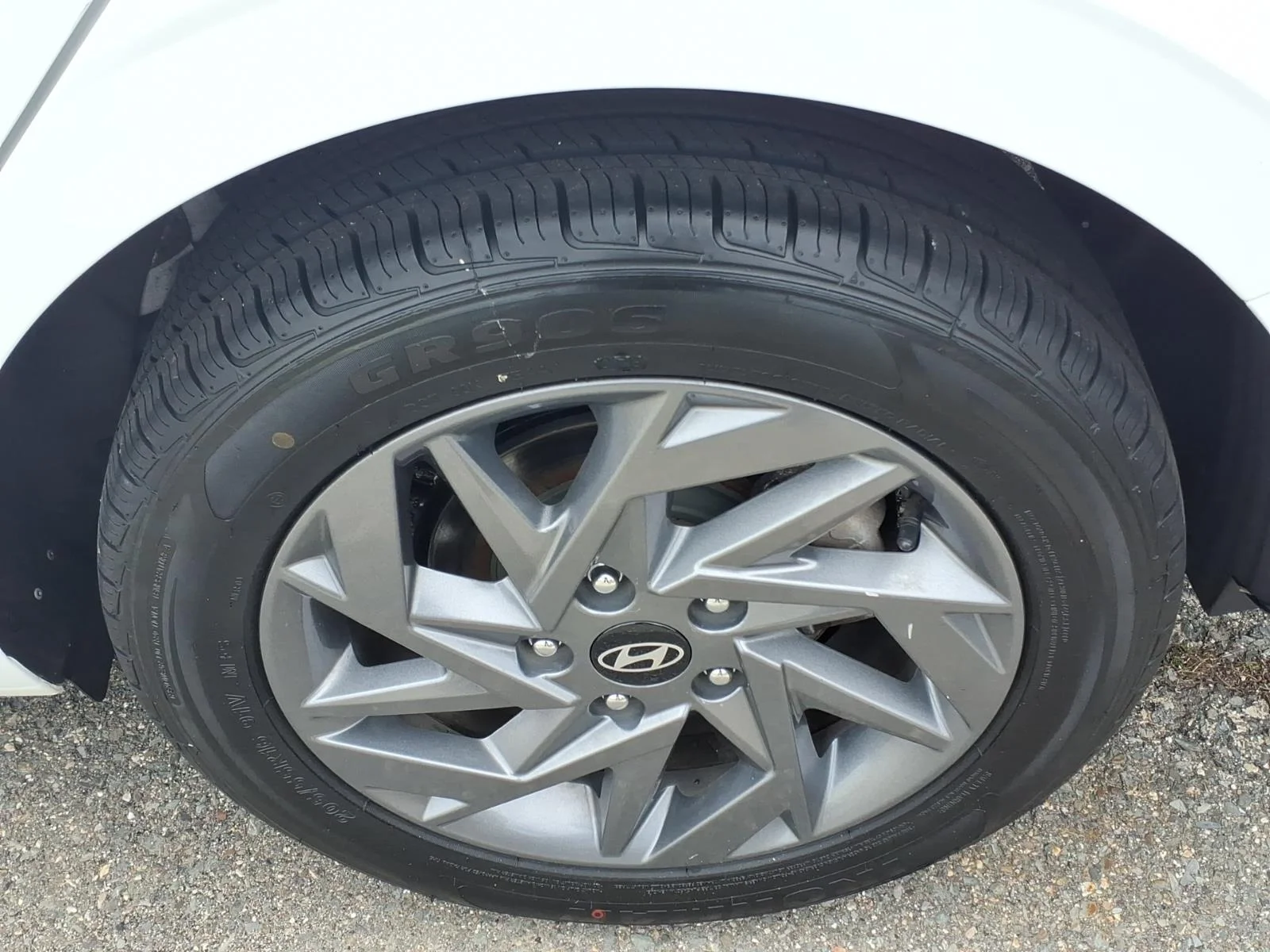 Used 2024 White Hyundai SEL image 9