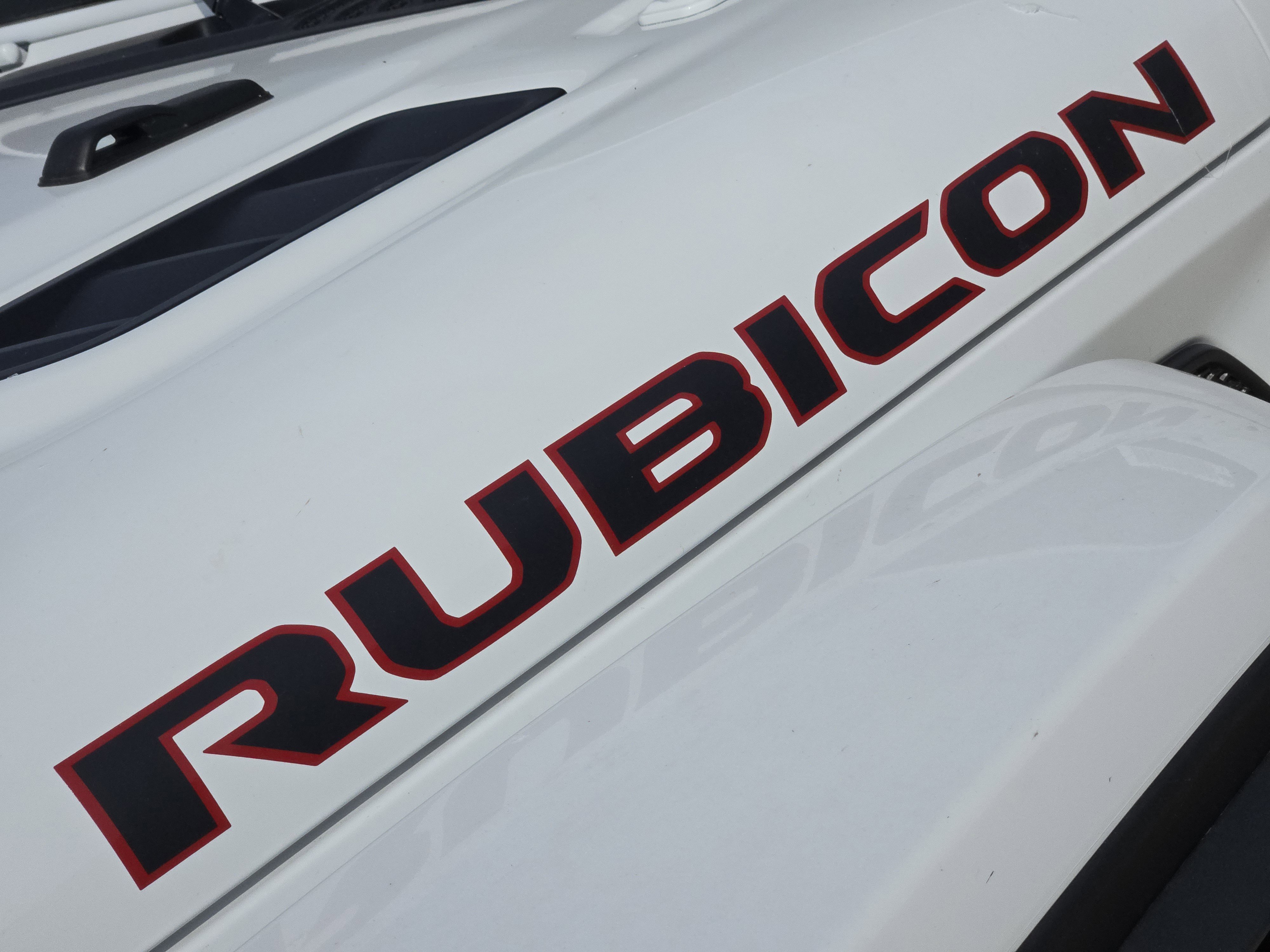 New 2026 Bright White Clear-Coat Exterior Paint Jeep Rubicon X image 8