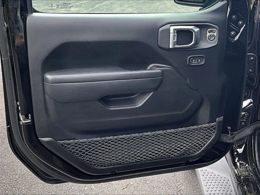 Used 2022 Black Clearcoat Jeep Unlimited Sport Altitude image 9