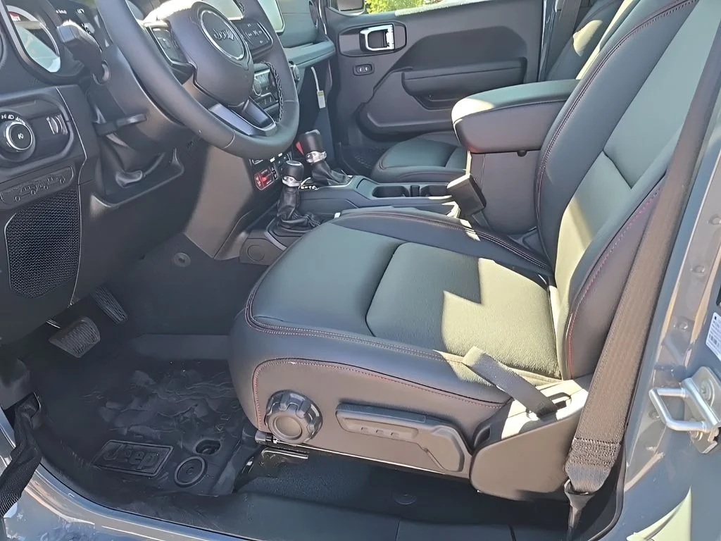 2025 Jeep Wrangler 4-Door Rubicon - Photo 40