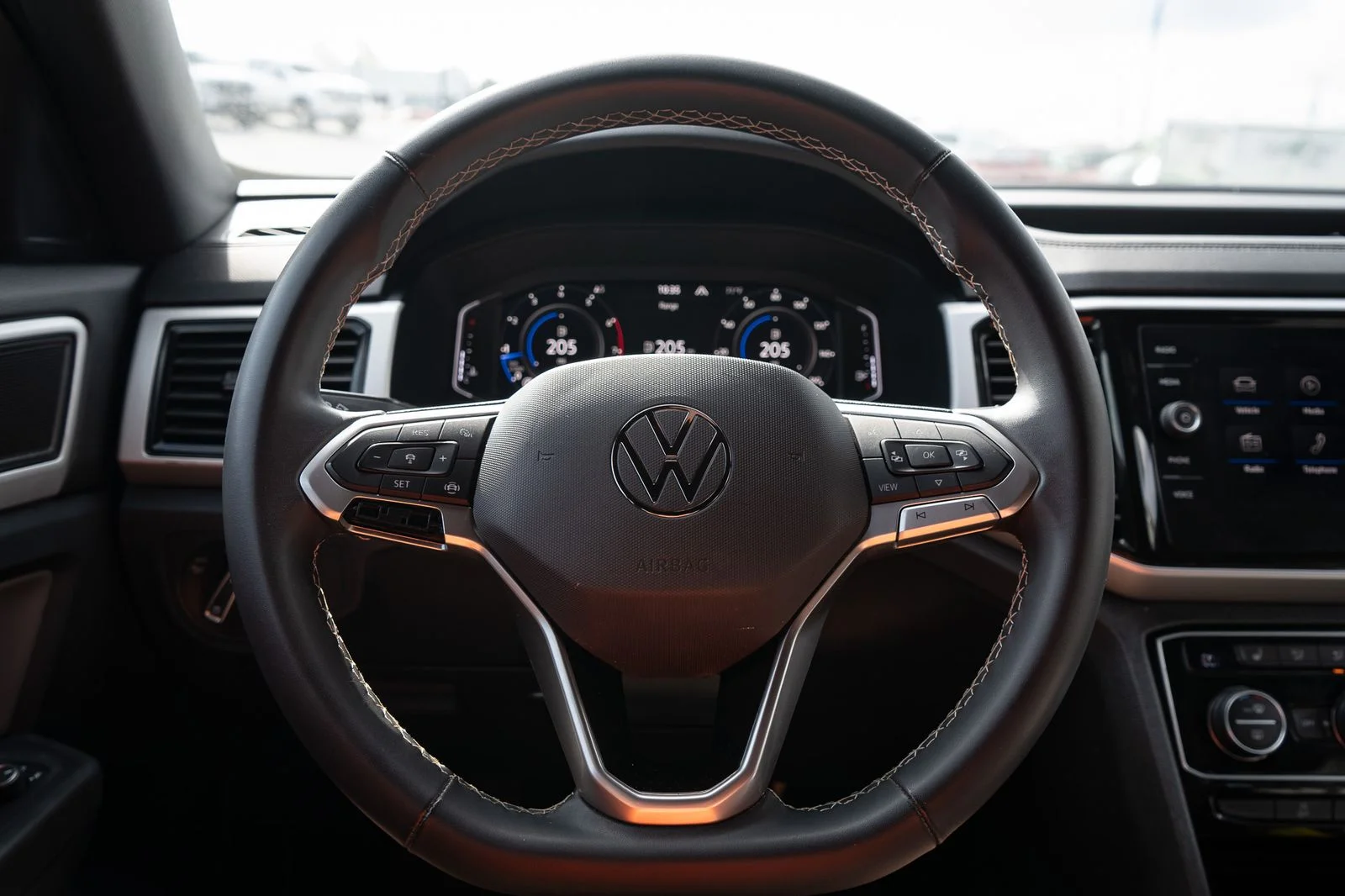 Used 2022  Volkswagen 2.0T SE w/Technology image 28