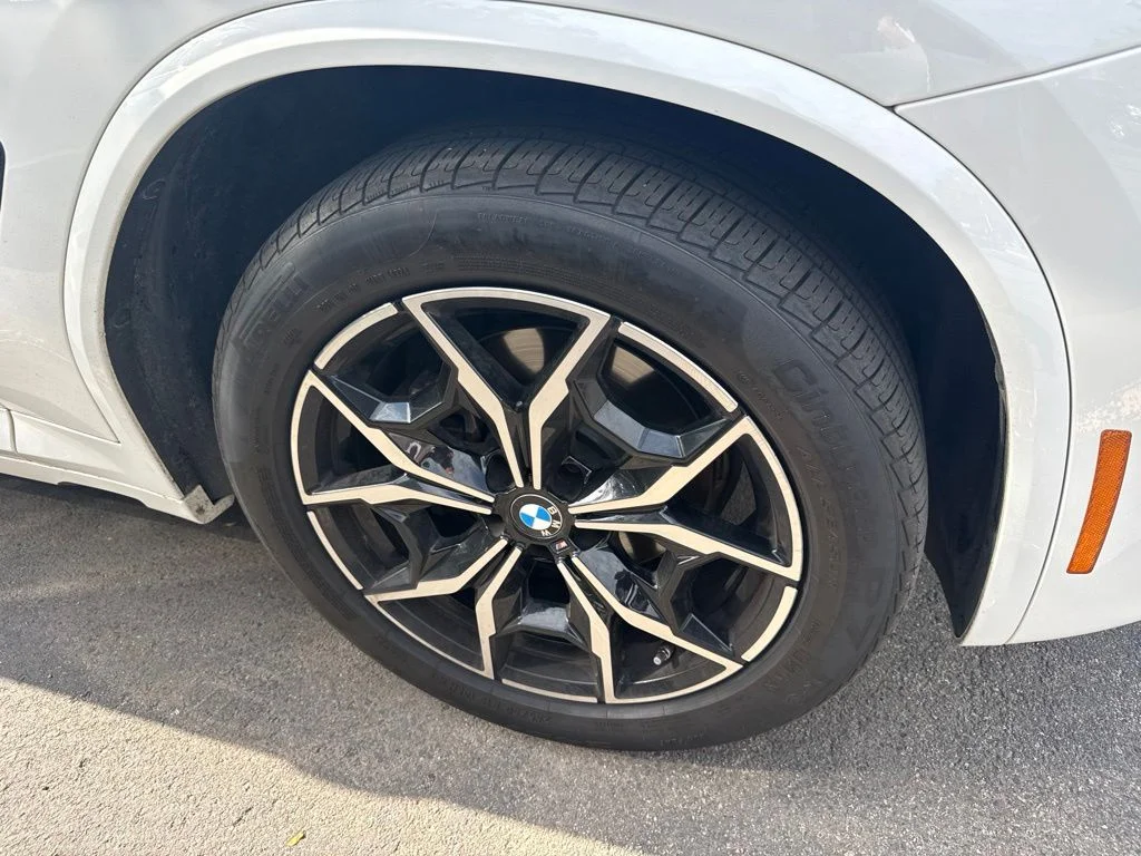 Used 2023 White BMW xDrive30i image 3
