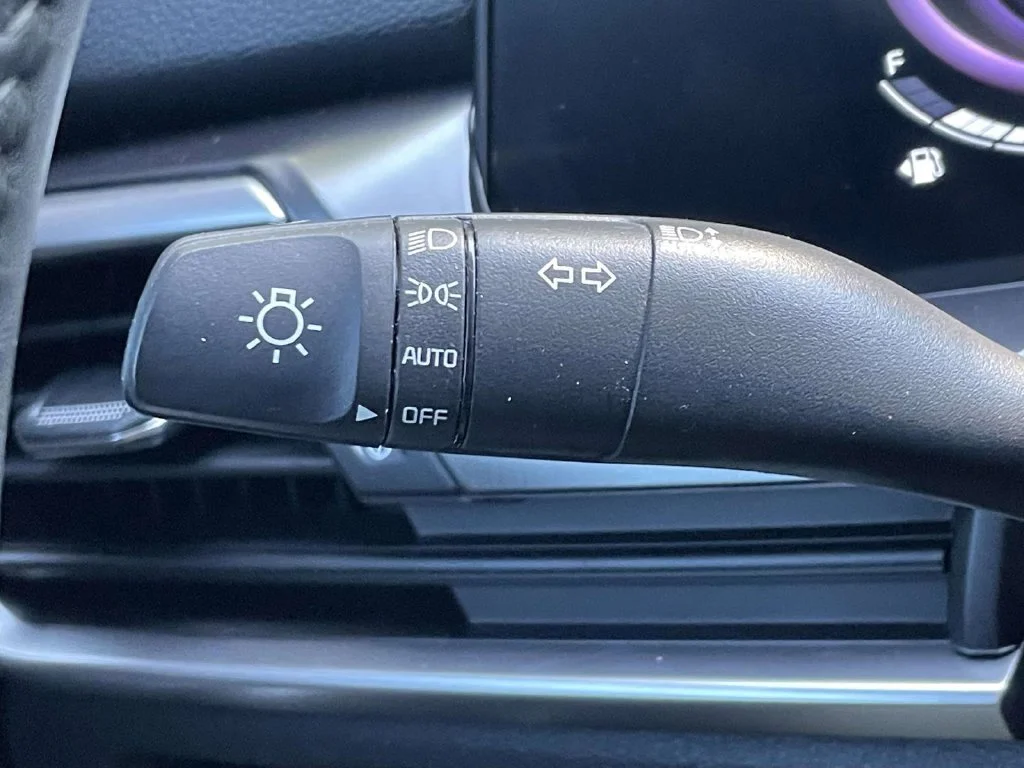 Used 2025  Kia S image 33