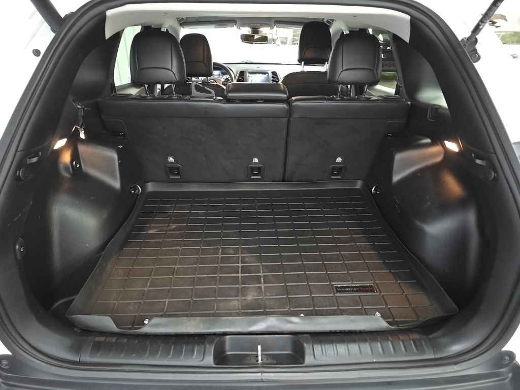 Used 2019 White Jeep Trailhawk image 15