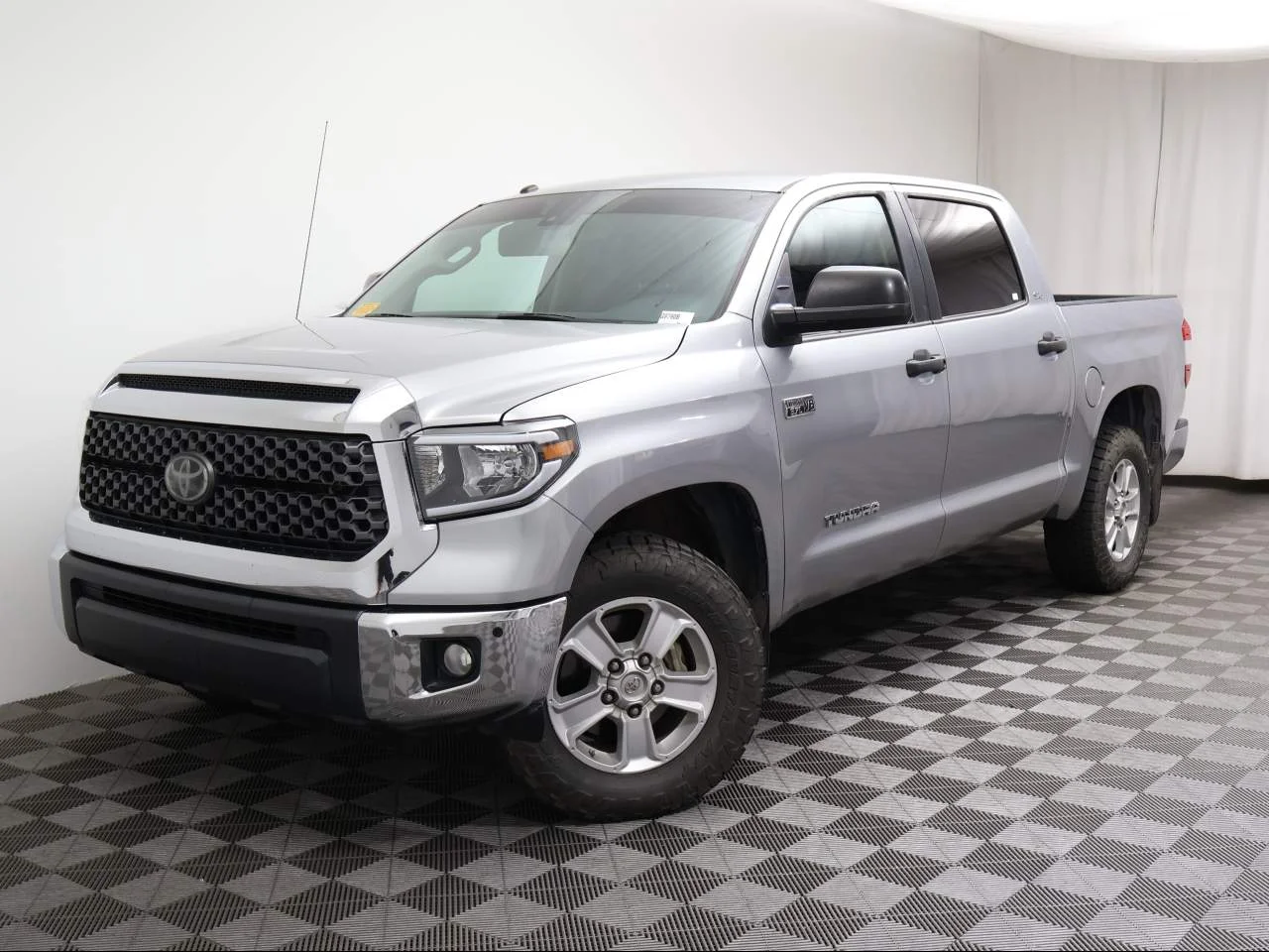 Used 2018 Silver Sky Metallic Toyota SR5 Crew Cab image 1